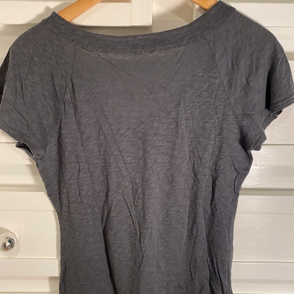 SOLD !!!! - 2️⃣Bundle Gap short sleeve tops..! - Picture 5 of 16